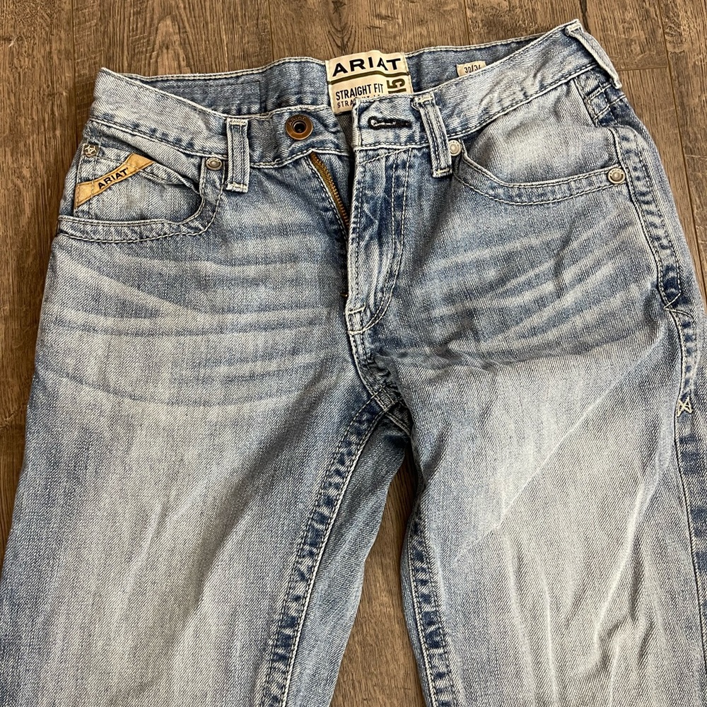 Men’s Ariat M5 straight fit straight leg
Like new condition  w30x34